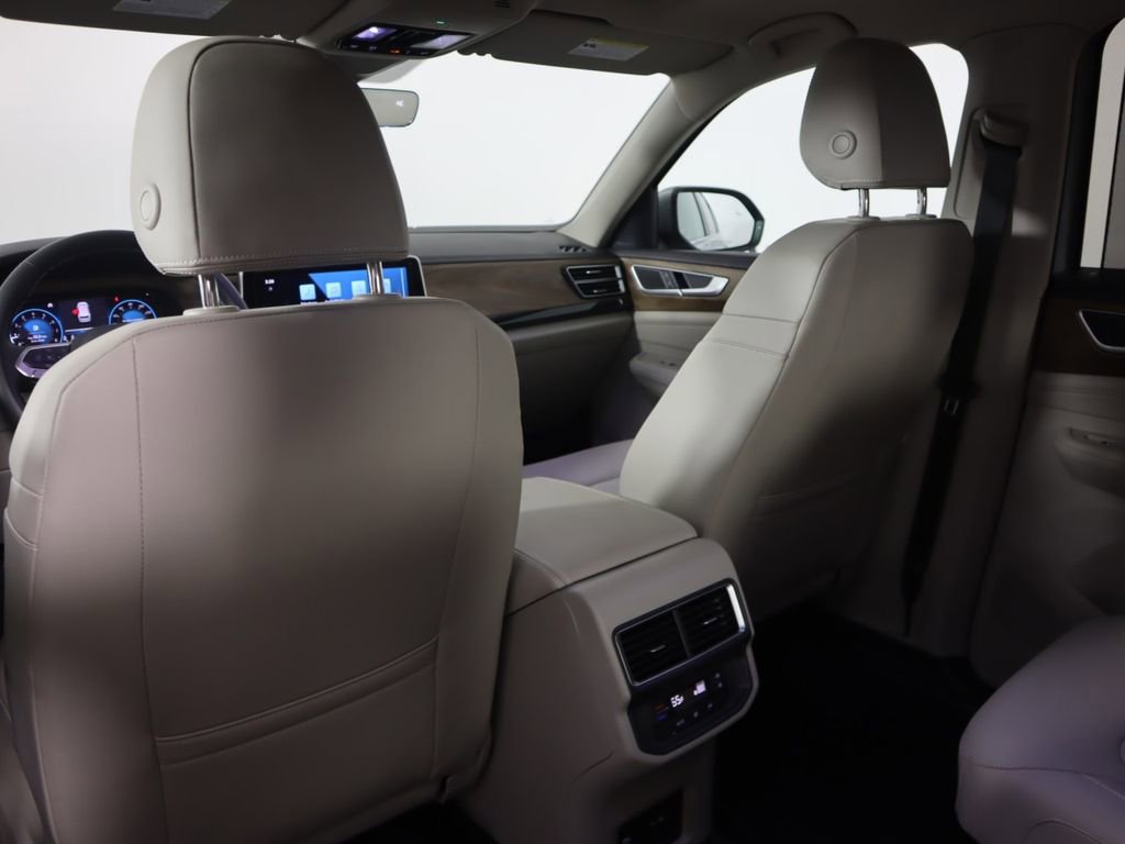 Used 2024 Volkswagen Atlas SE image 25