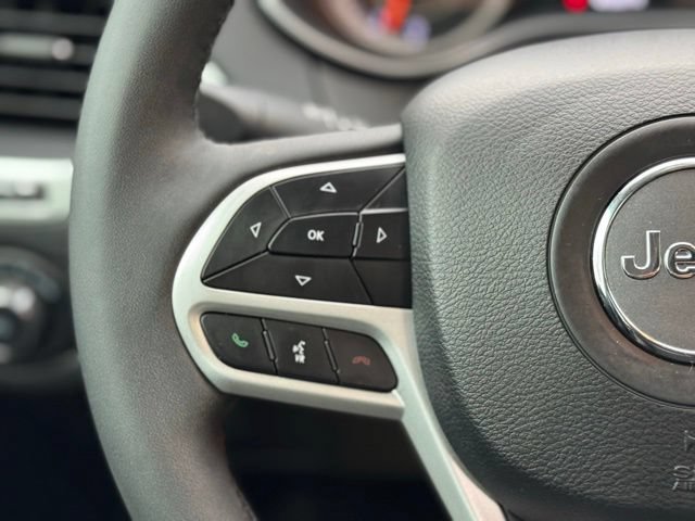 Used 2022 Jeep Cherokee Latitude AWD/4WD image 23