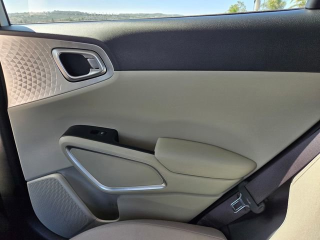 Used 2025 Kia Soul LX w/ LX Technology Package image 12