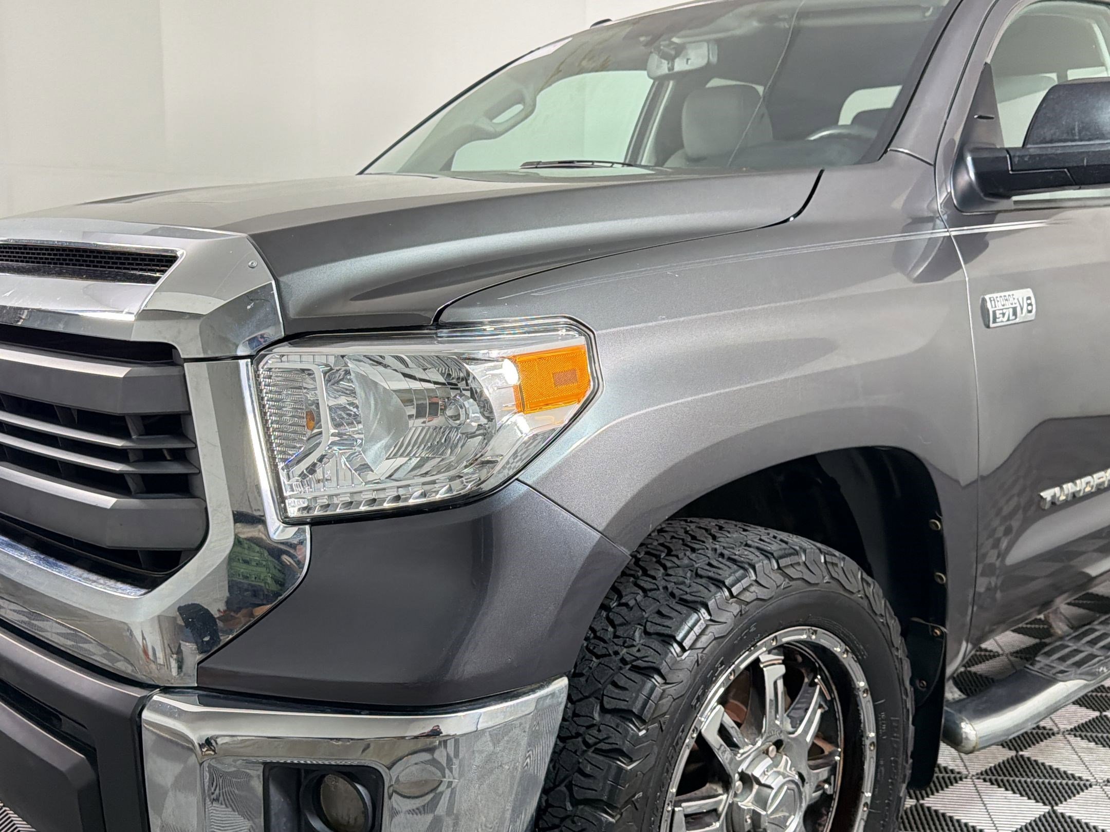 Used 2015 Toyota Tundra SR5 w/ SR5 Upgrade Package RWD image 9