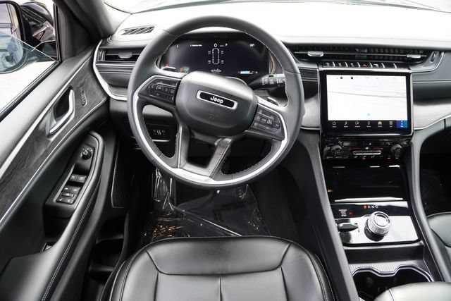 Certified 2024 Jeep Grand Cherokee L Limited w/ Black Appearance Package AWD/4WD image 20