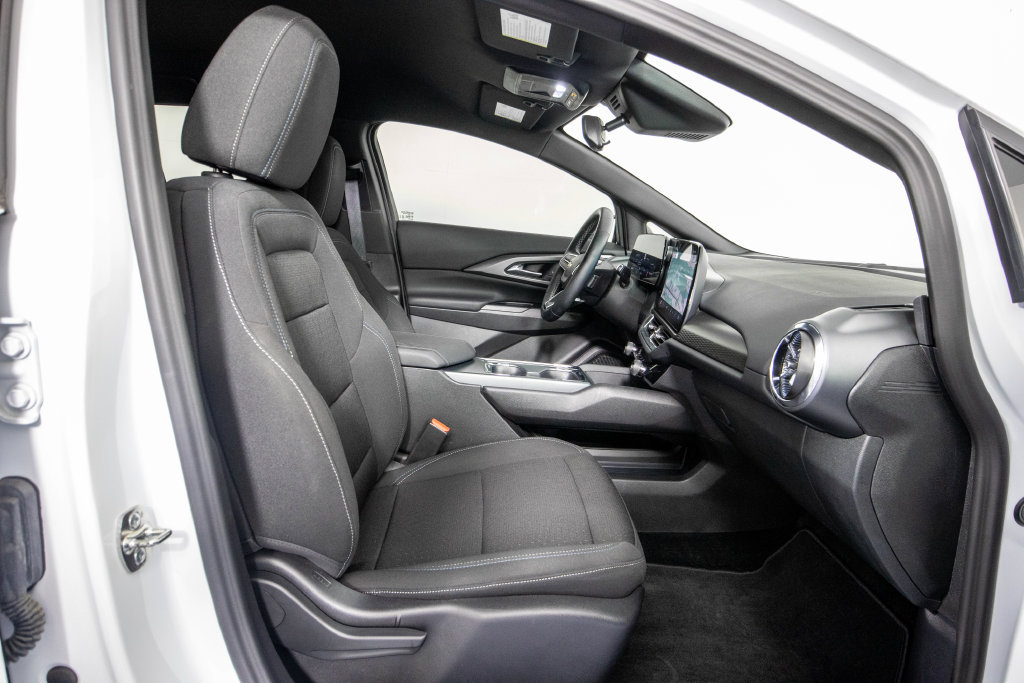 Used 2025 Chevrolet Equinox EV LT w/ Comfort Package FWD image 9