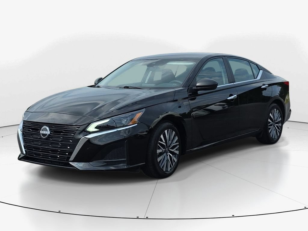 Used 2025 Nissan Altima 2.5 SV FWD image 11