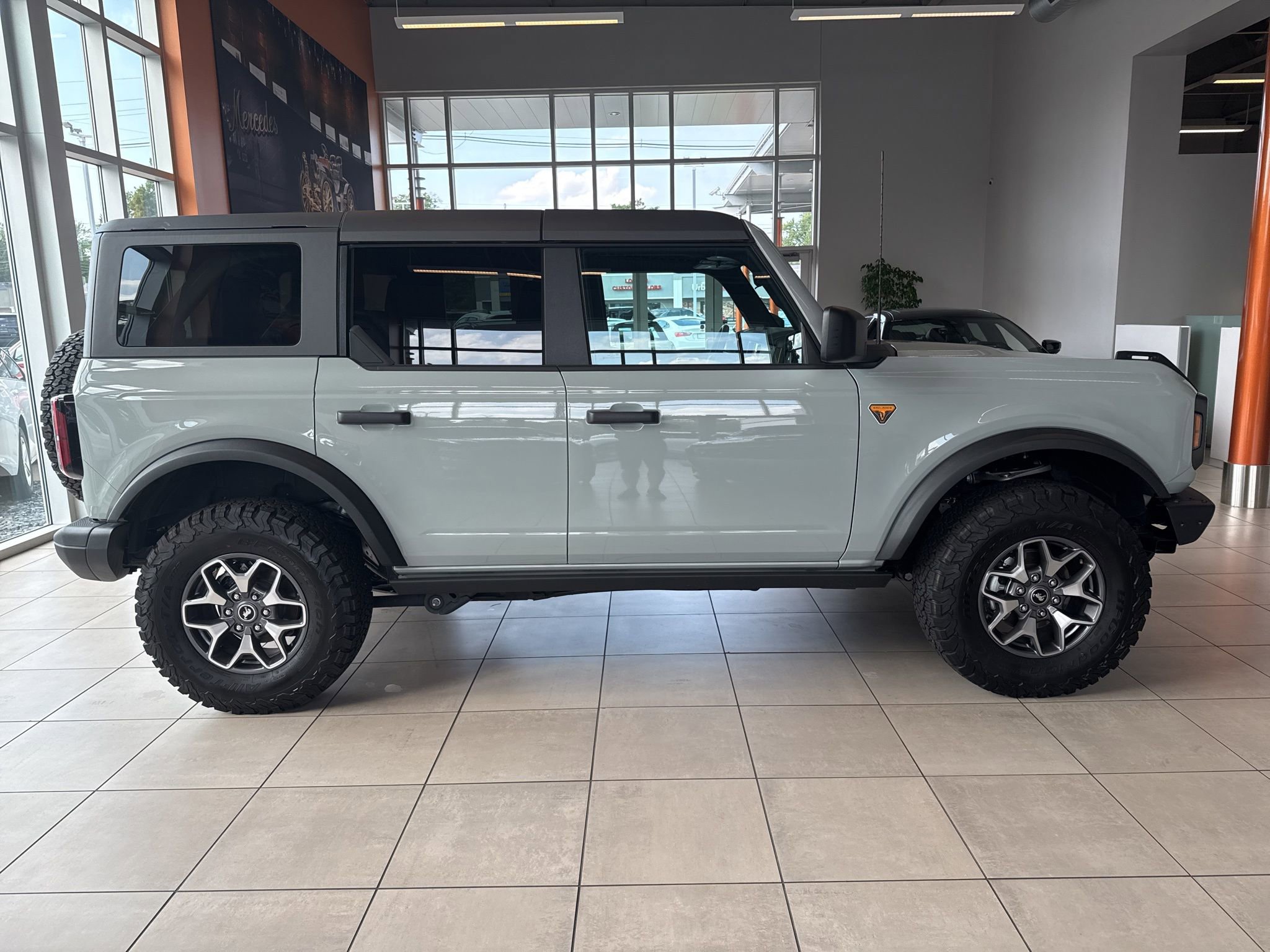 Used 2024 Ford Bronco Badlands image 1