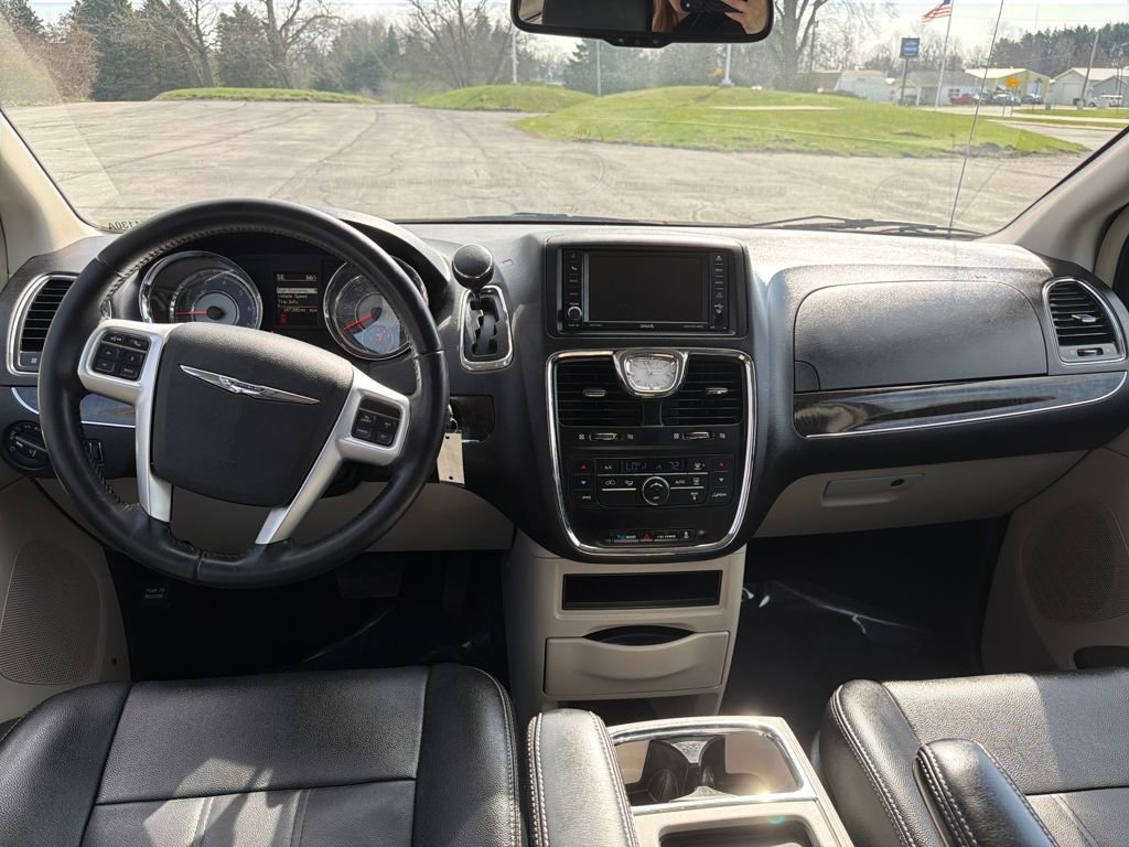 Used 2016 Chrysler Town & Country Touring image 25