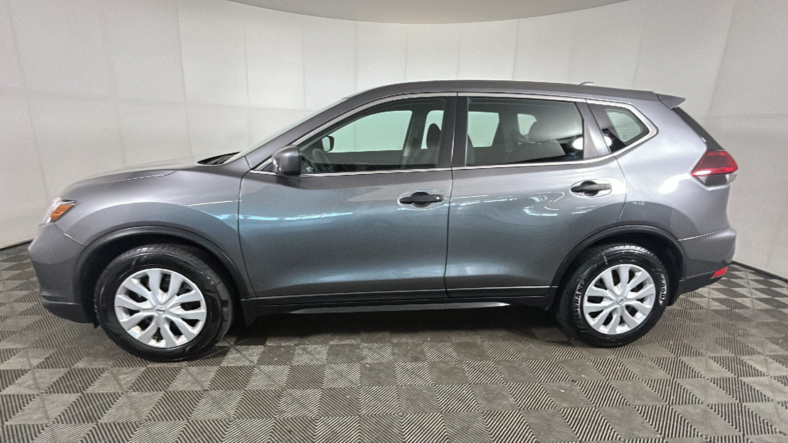 Used 2020 Nissan Rogue S FWD image 7