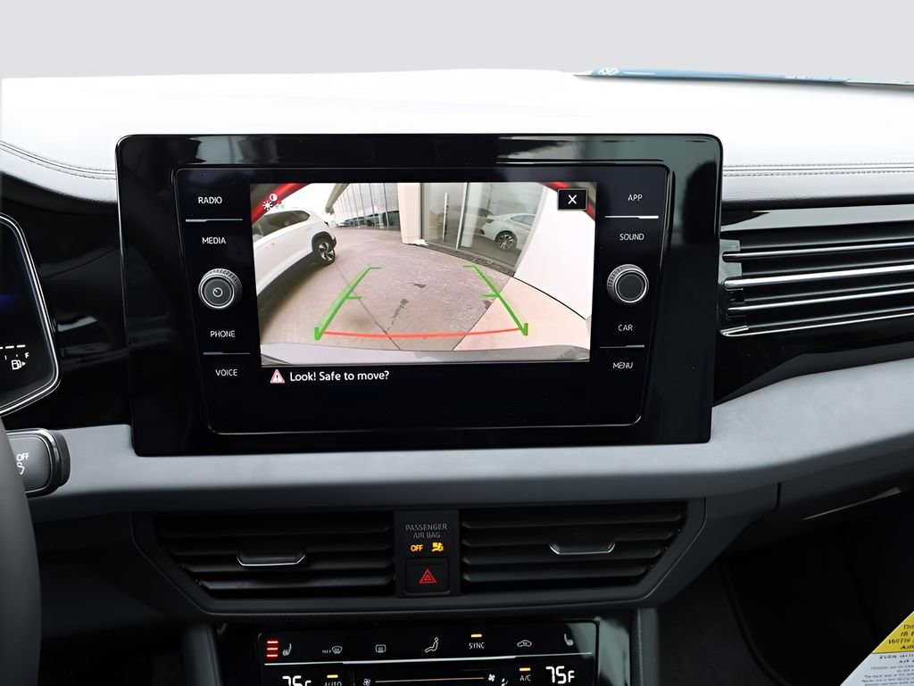 Used 2025 Volkswagen Jetta SE image 24