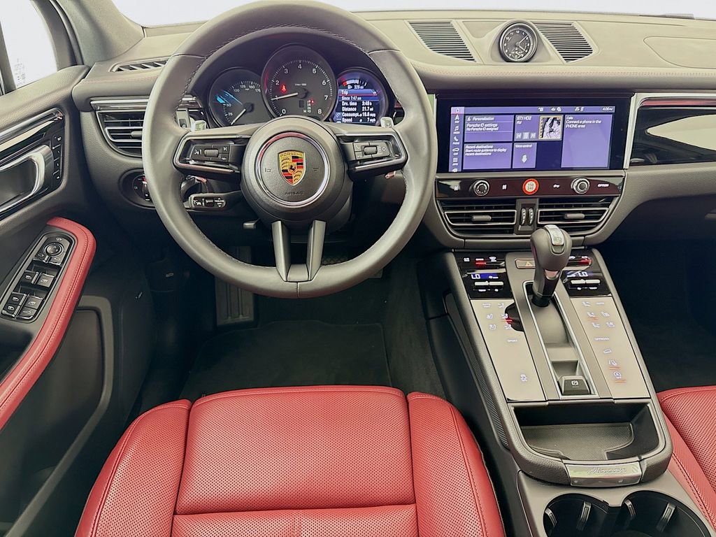 Certified 2025 Porsche Macan AWD/4WD image 25