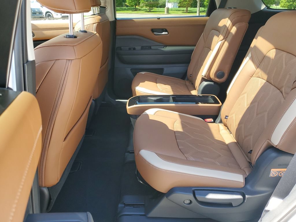 New 2026 Nissan Pathfinder Platinum AWD/4WD image 11
