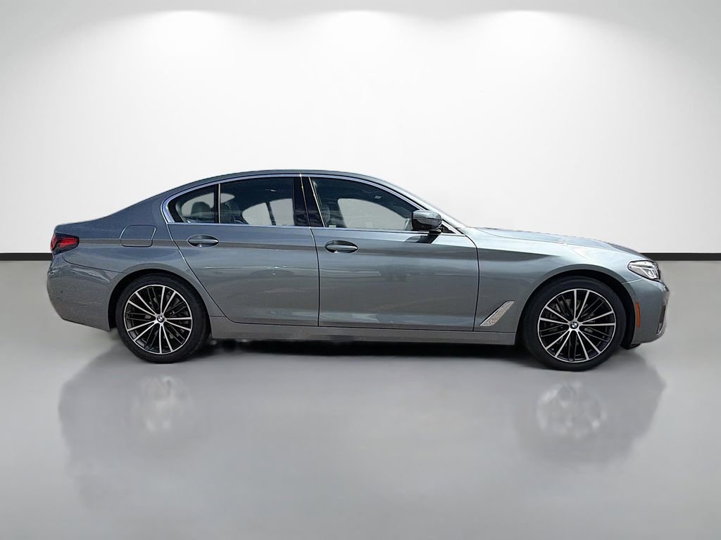 Used 2021 BMW 540i w/ Premium Package RWD image 2