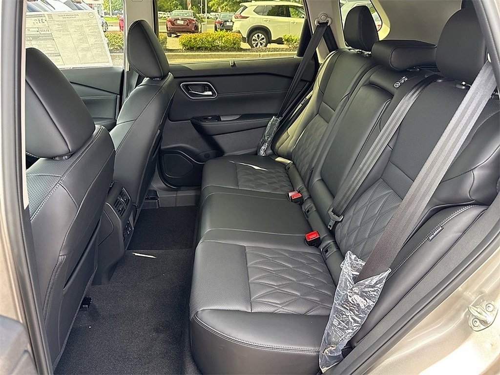 New 2026 Nissan Rogue Platinum image 12