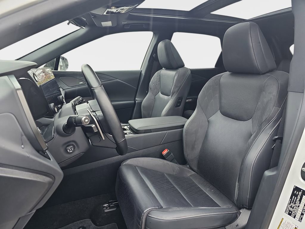 Certified 2025 Lexus RX 450h AWD w/ Convenience Package image 18
