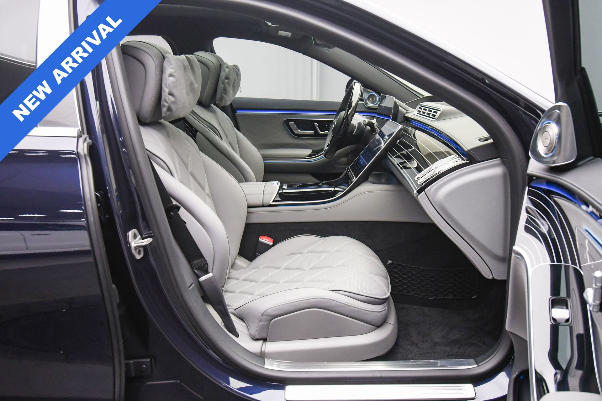 Used 2025 Mercedes-Benz Maybach S 580 4MATIC image 53