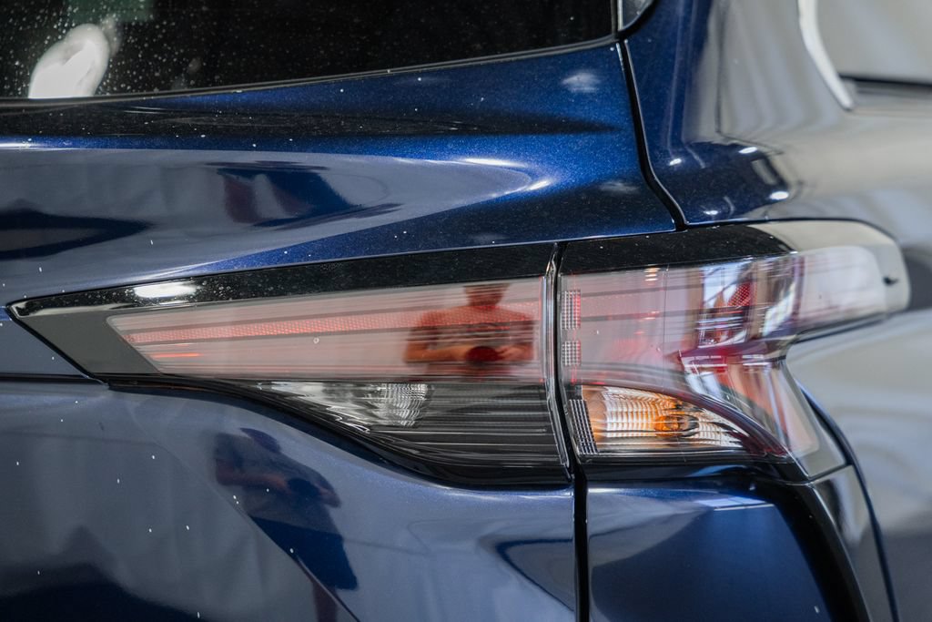 Used 2025 Toyota Sienna XLE FWD image 6