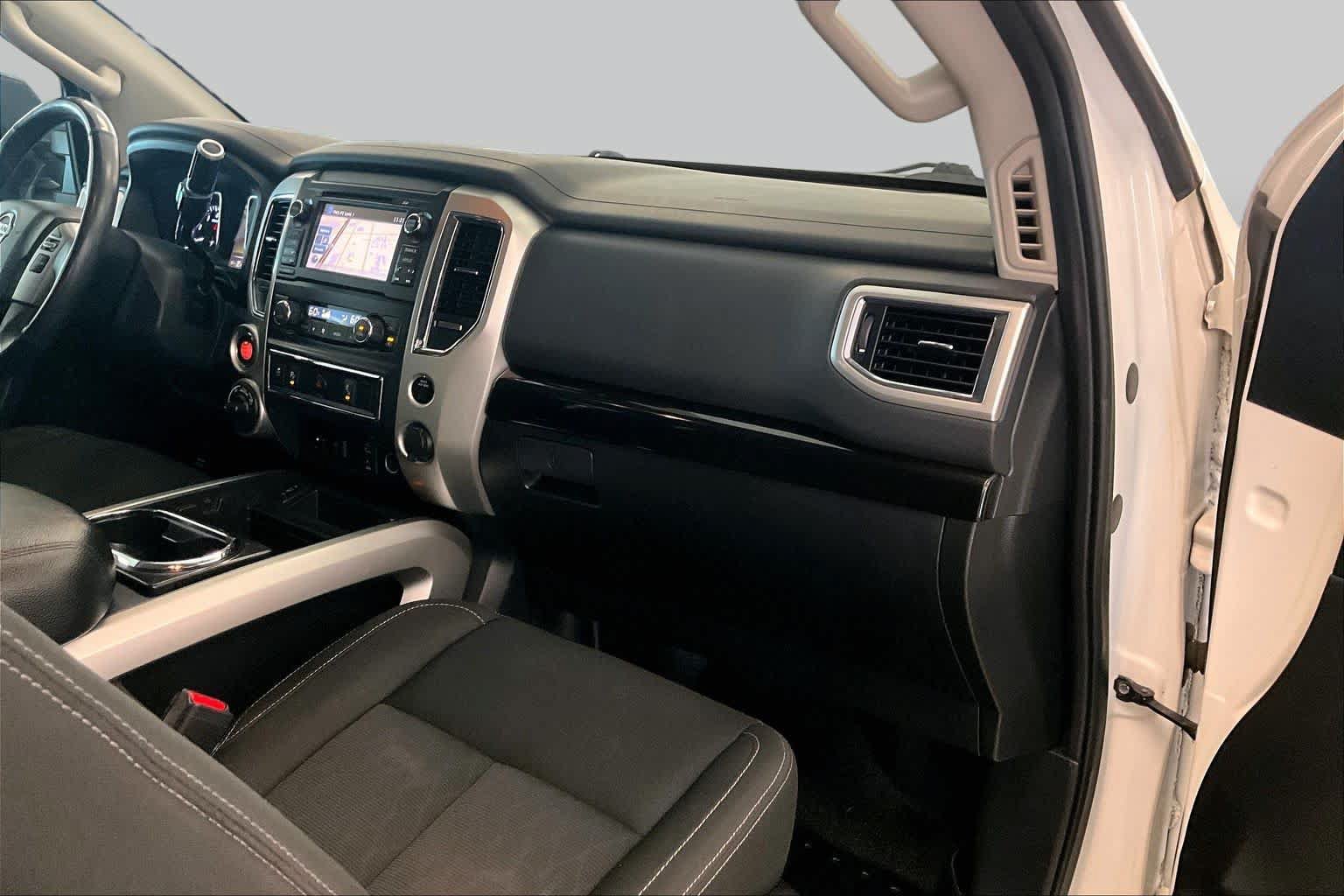 Used 2018 Nissan Titan SV w/ SV Convenience Package AWD/4WD image 17