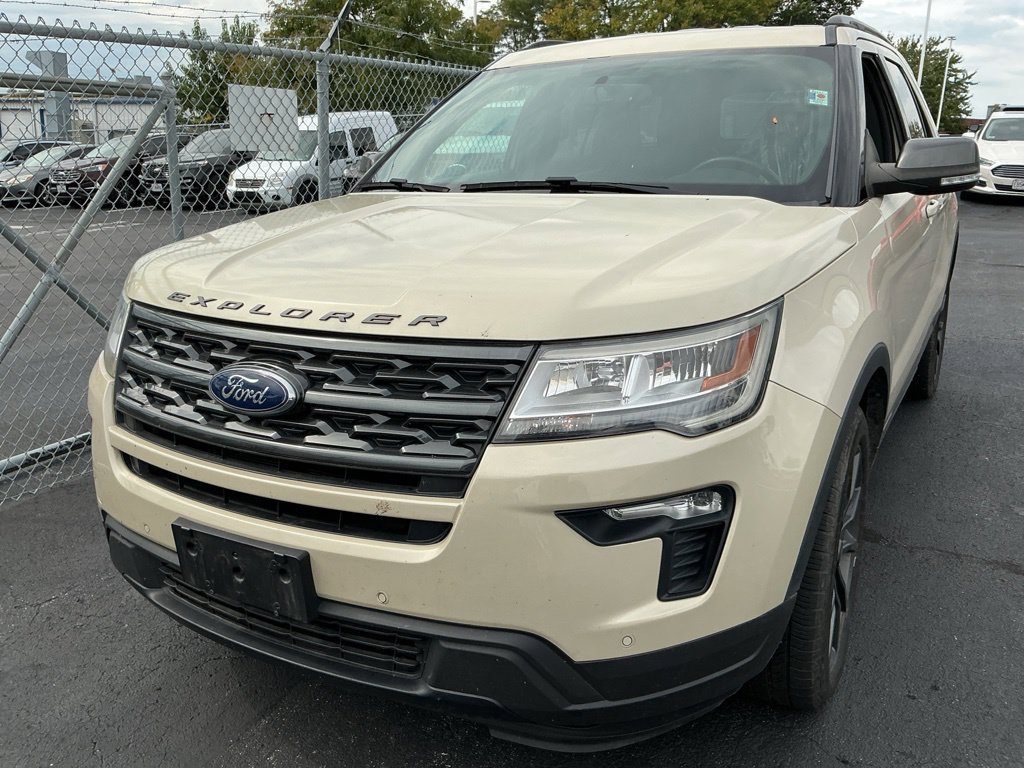Used 2018 Ford Explorer XLT w/ XLT Appearance Package AWD/4WD image 2