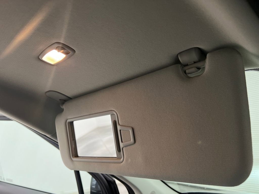 Used 2025 Kia Carnival image 68