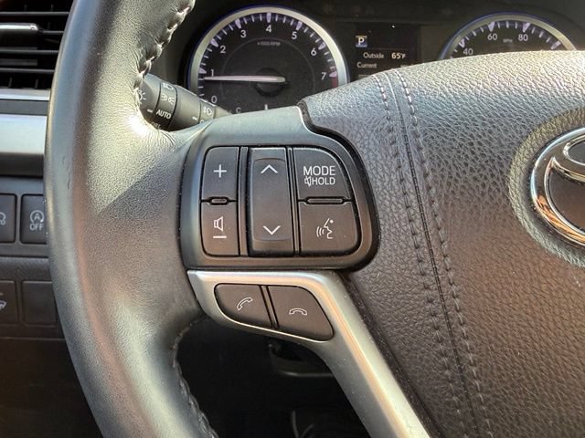 Used 2018 Toyota Highlander XLE AWD/4WD image 25