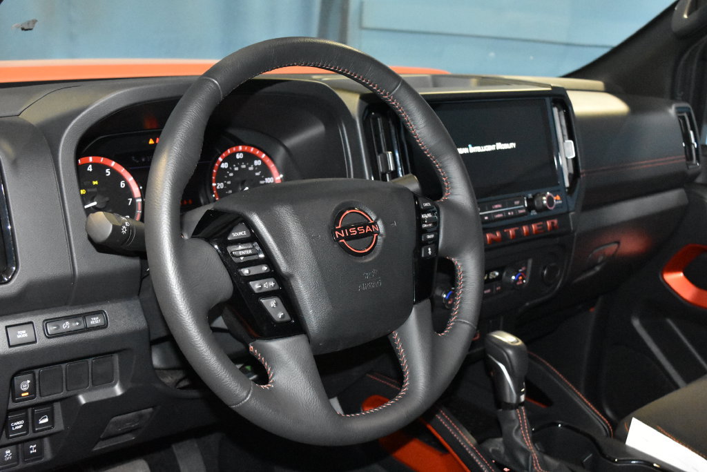 Certified 2025 Nissan Frontier PRO-4X AWD/4WD image 2