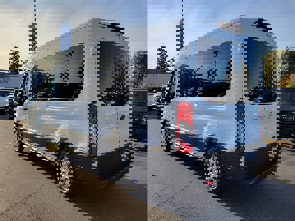 Used 2022 Ford Transit 350 XLT image 2