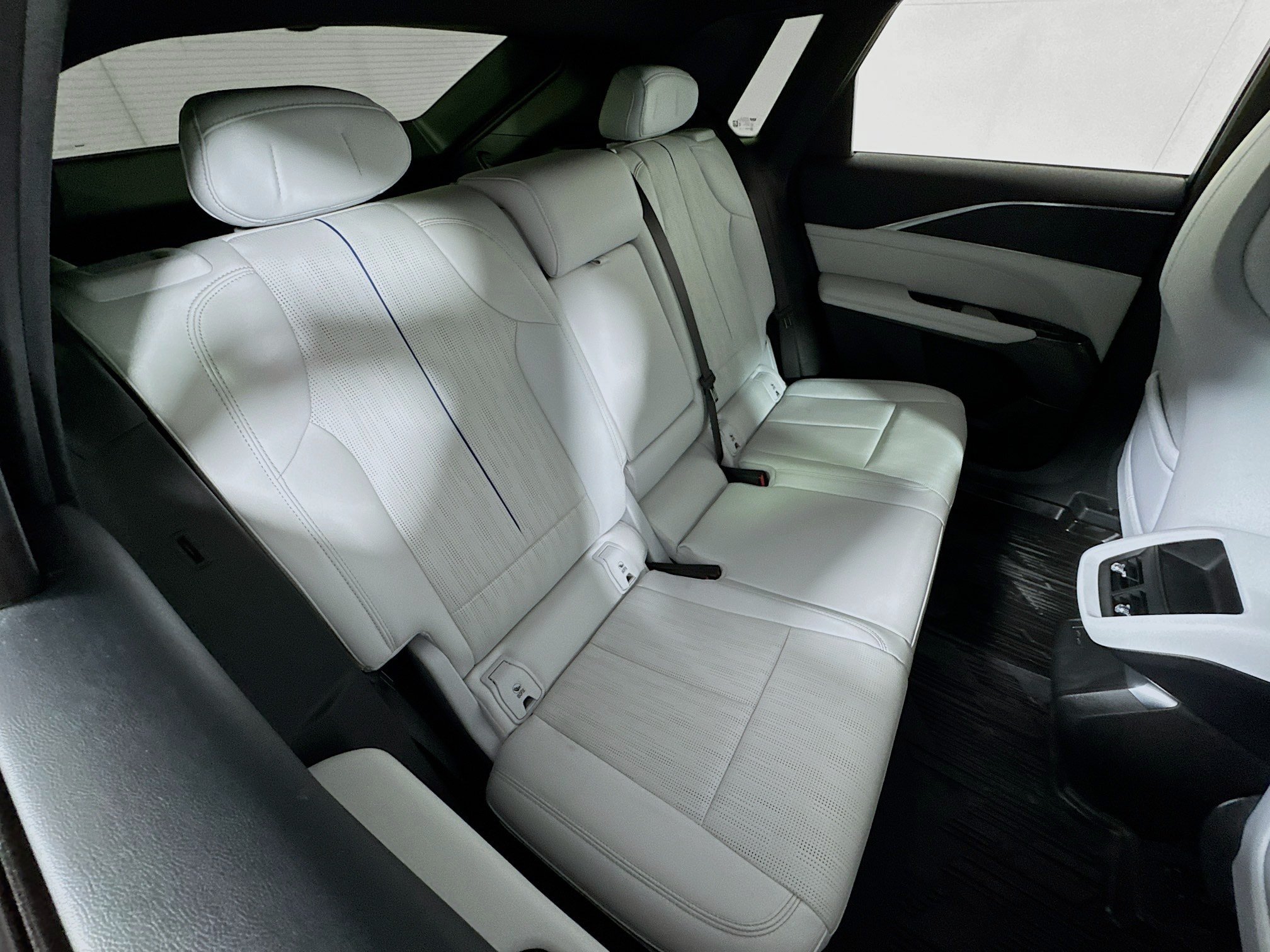 Used 2024 Cadillac Lyriq Luxury AWD/4WD image 26