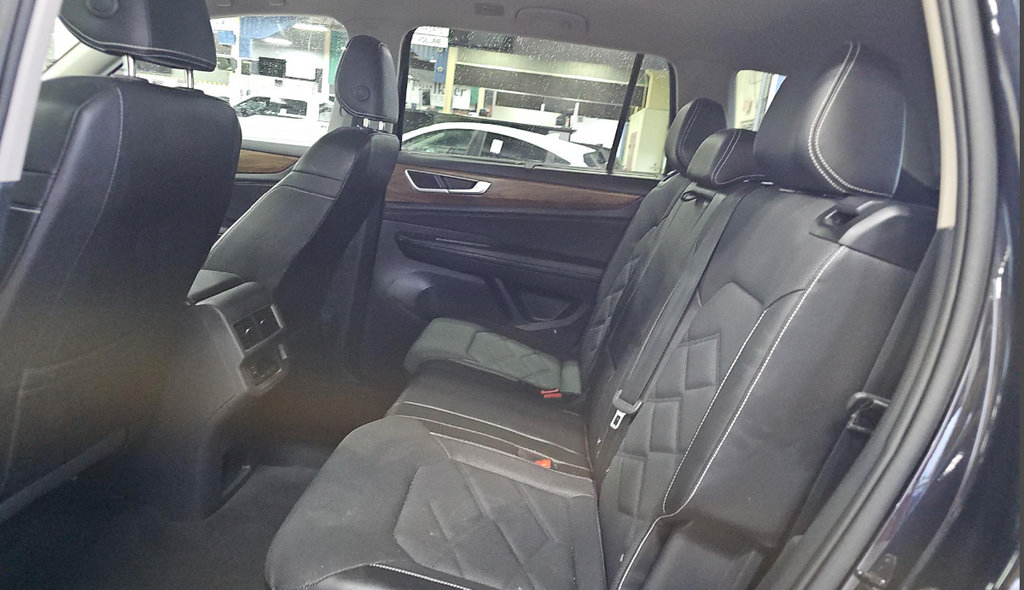 Used 2024 Volkswagen Atlas SE w/ Panoramic Sunroof Package AWD/4WD image 35