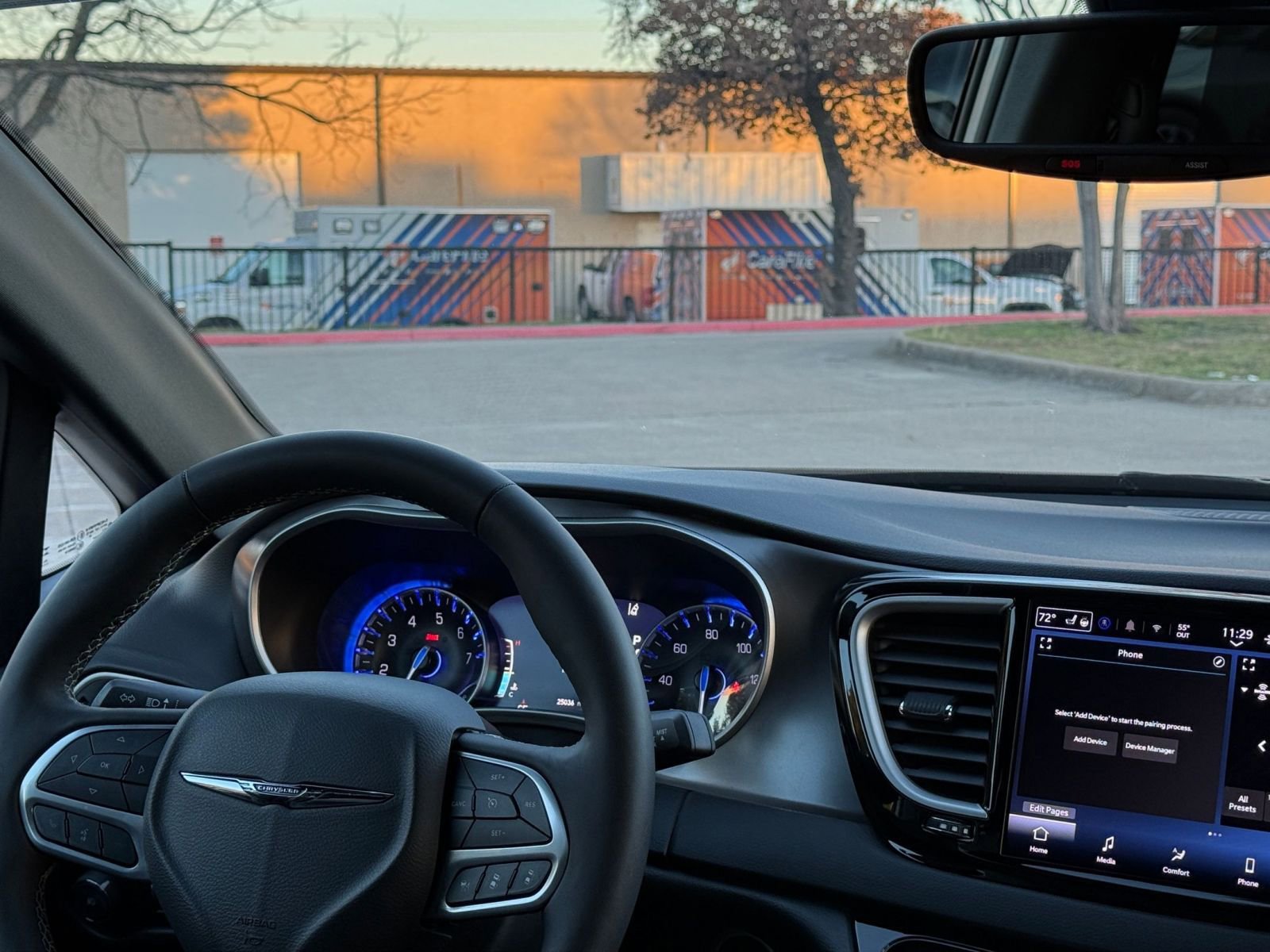 Used 2025 Chrysler Pacifica Select image 36