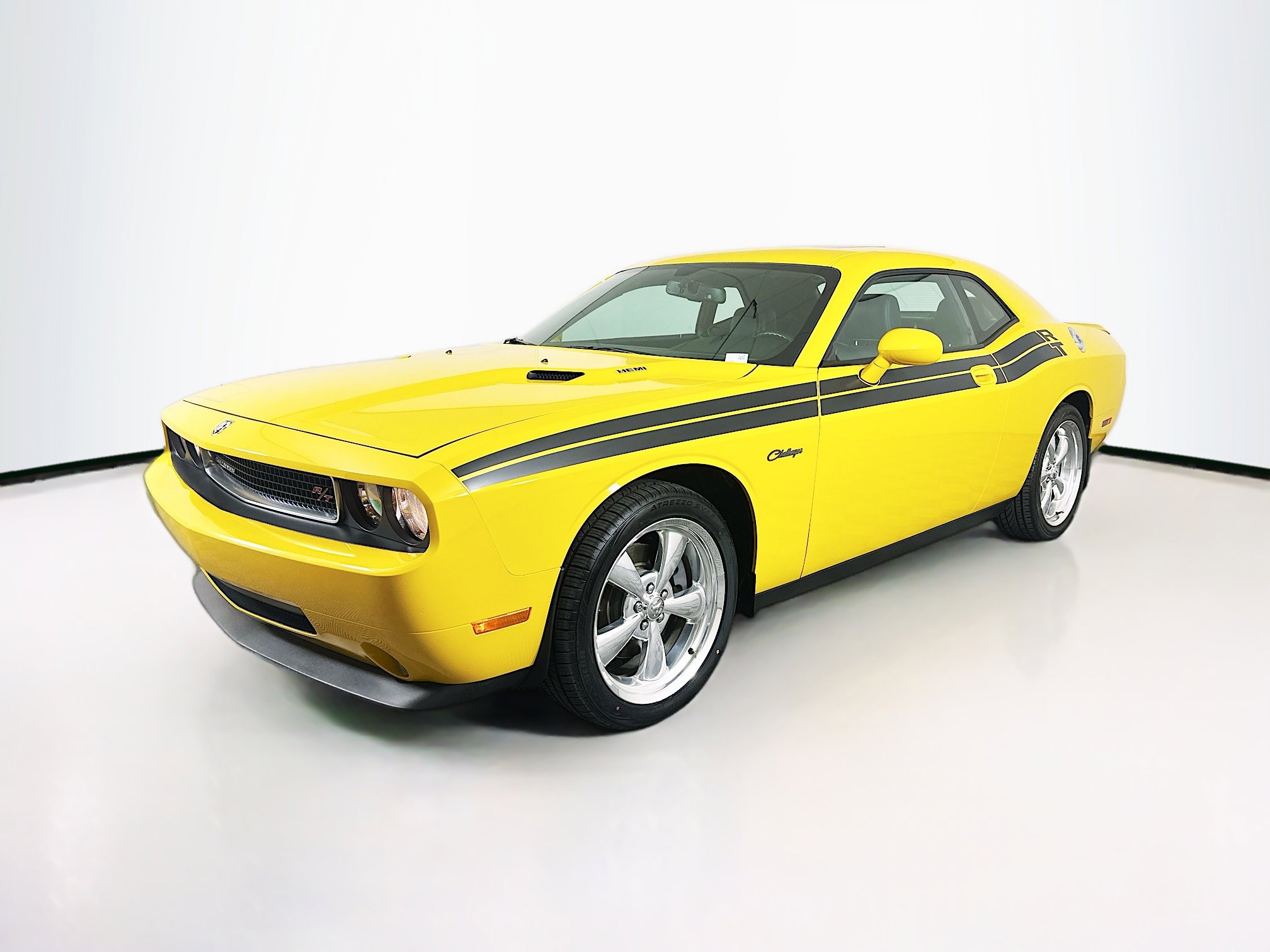 Used 2010 Dodge Challenger R/T RWD image 3