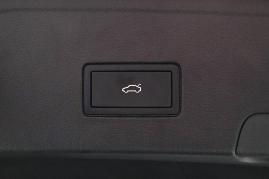 Used 2025 Volkswagen Atlas Cross Sport SE image 15