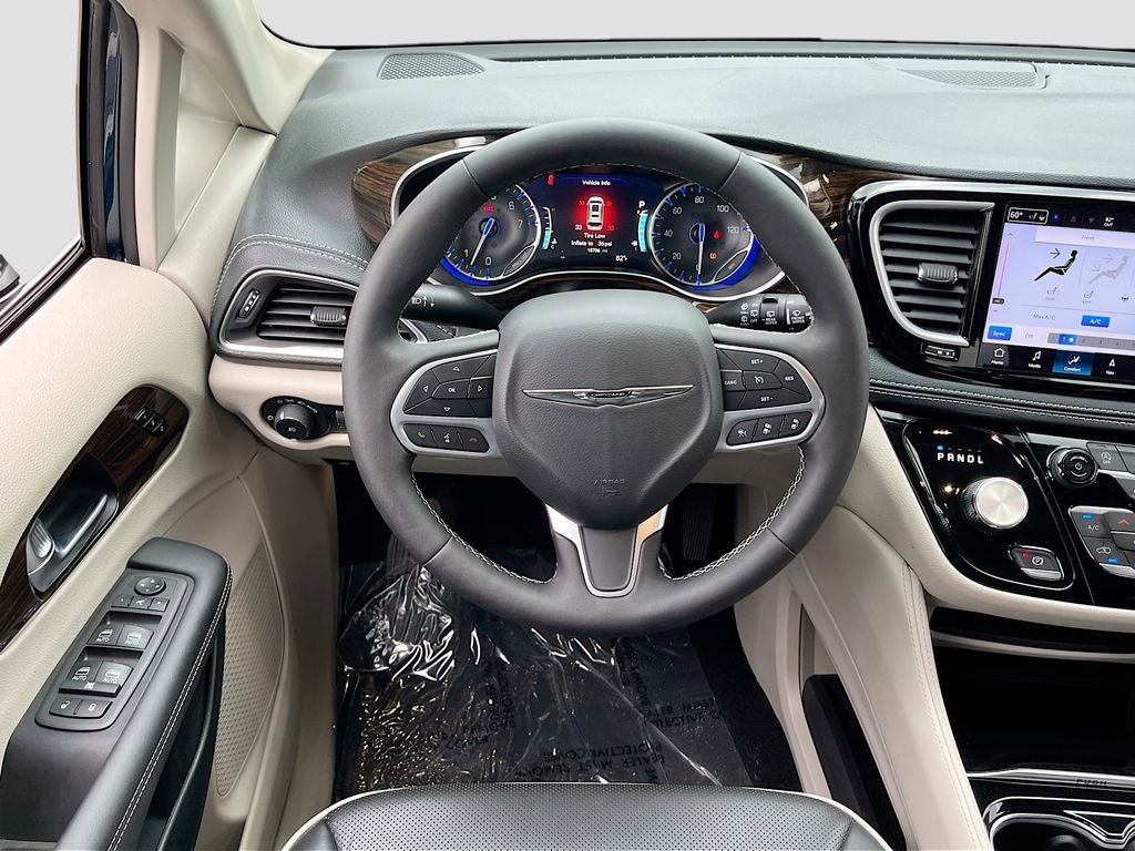 Certified 2024 Chrysler Pacifica Limited image 23