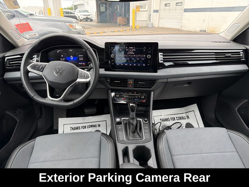Used 2025 Volkswagen Jetta SE w/ Sunroof Package FWD image 15
