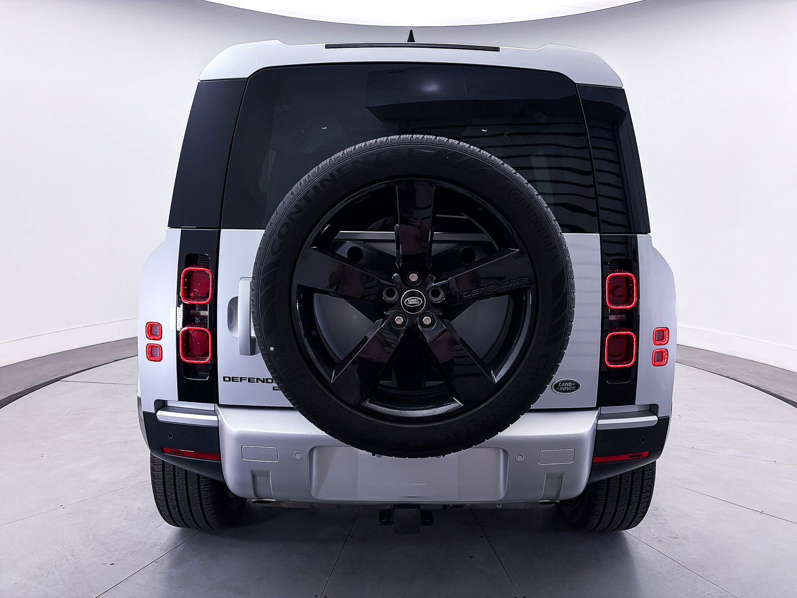 Used 2023 Land Rover Defender 110 SE AWD/4WD image 16