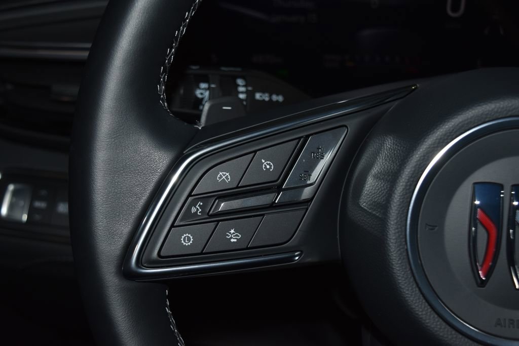 Used 2025 Buick Enclave Preferred w/ Power Package image 10