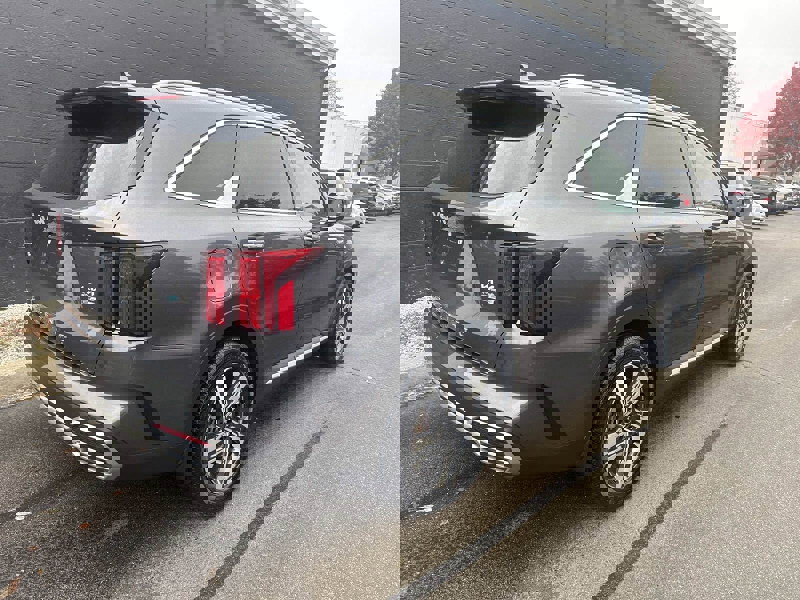 Used 2022 Kia Sorento SX Prestige w/ Panoramic Sunroof Package image 2