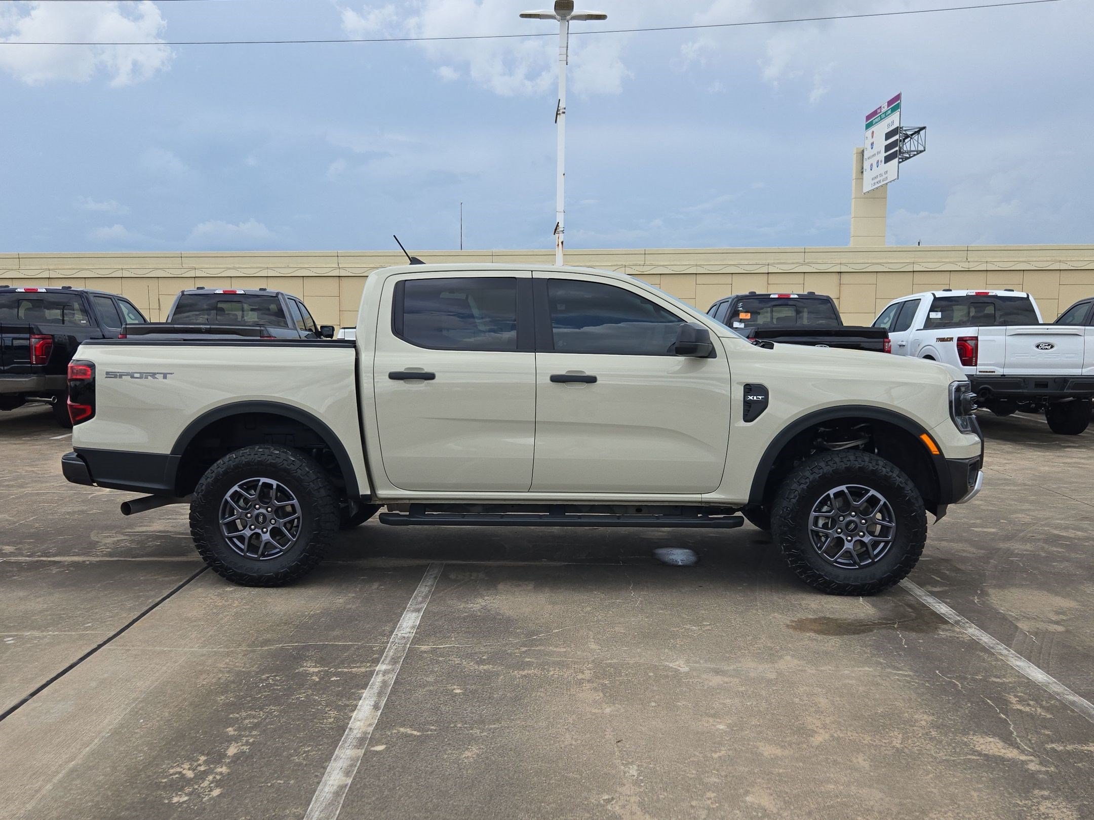 Used 2025 Ford Ranger XLT w/ Convenience Package RWD image 2