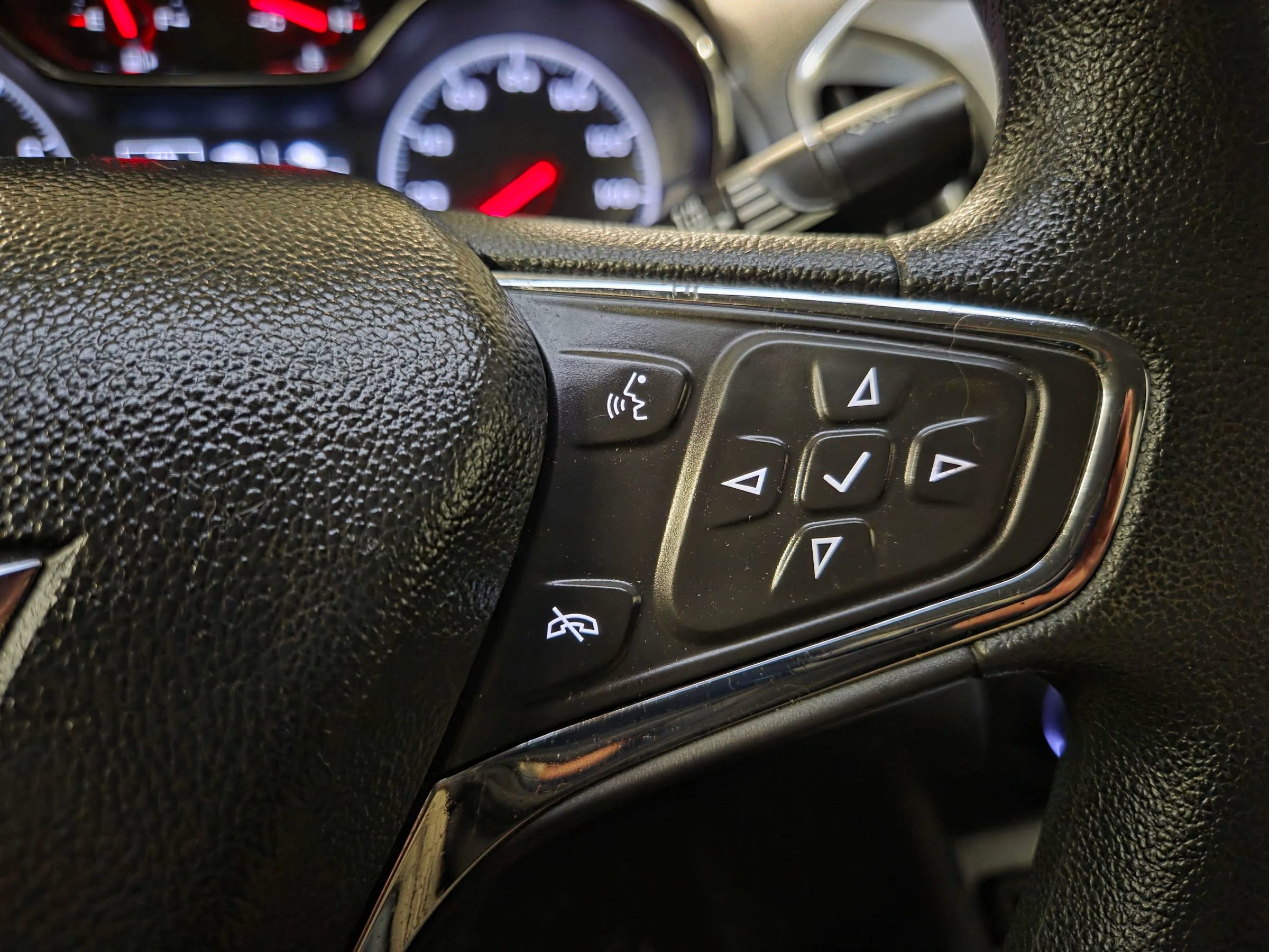 Used 2019 Chevrolet Cruze LT w/ Convenience Package FWD image 19