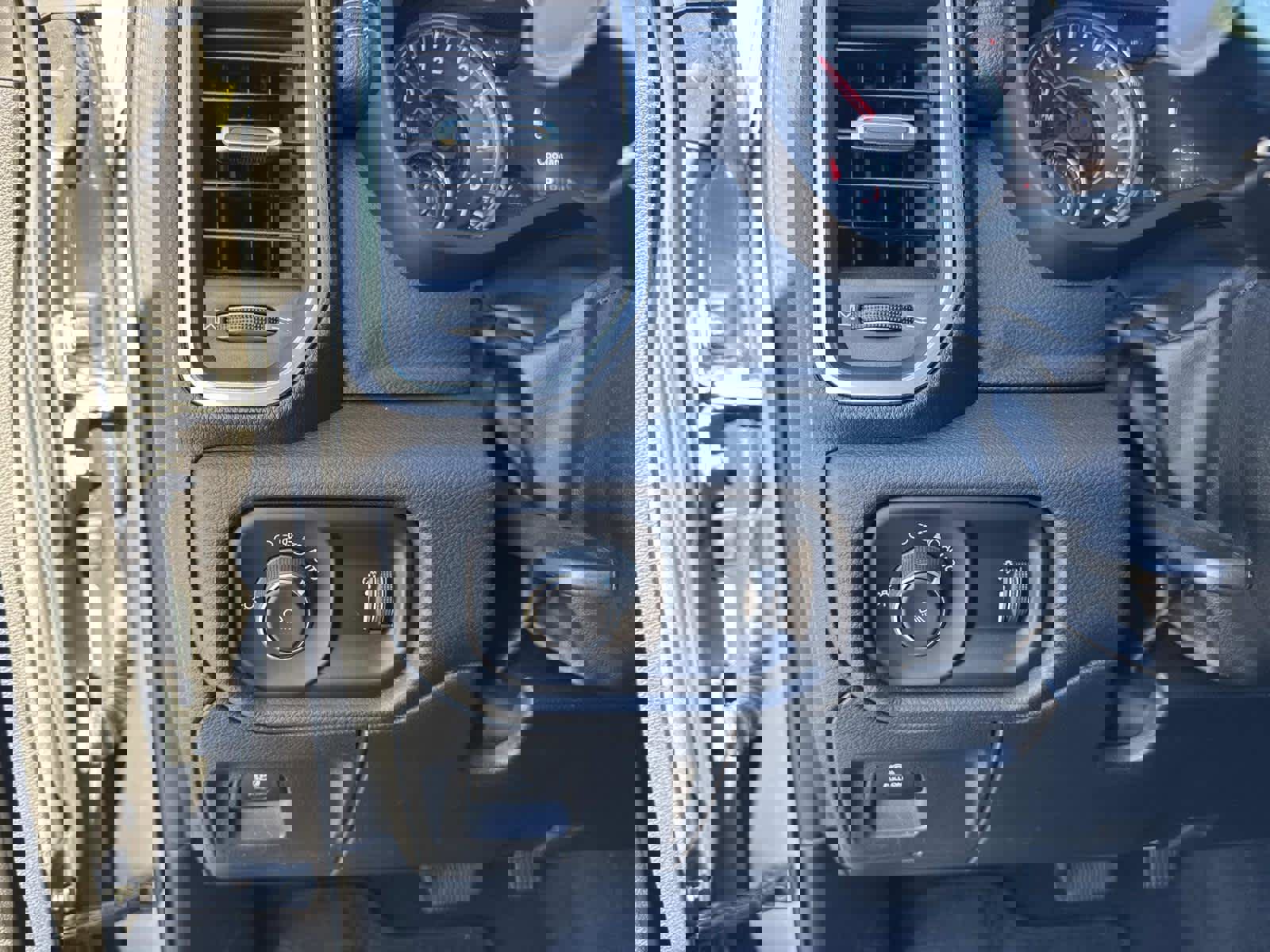 Used 2024 RAM 1500 Laramie image 32