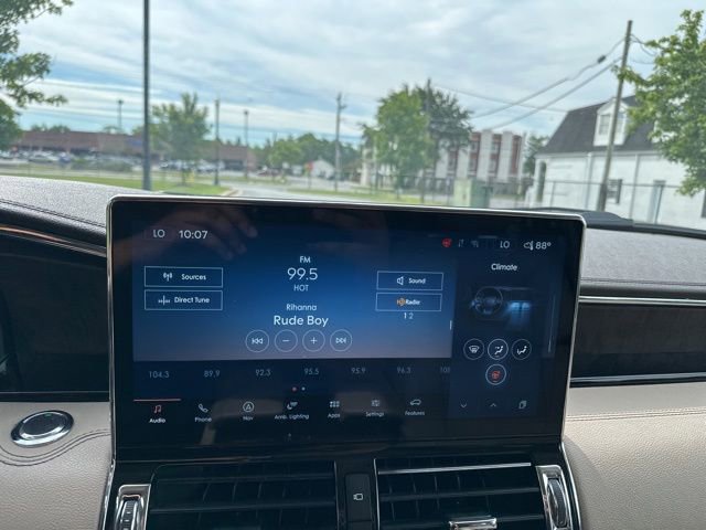 Used 2022 Lincoln Navigator Reserve AWD/4WD image 12