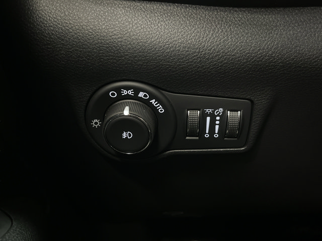 New 2026 Jeep Compass Trailhawk w/ Sun, Sound & Navigation Group AWD/4WD image 26