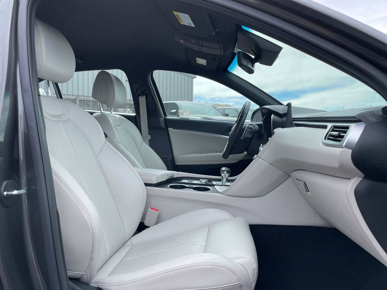 Used 2025 Genesis G70 2.5T image 39