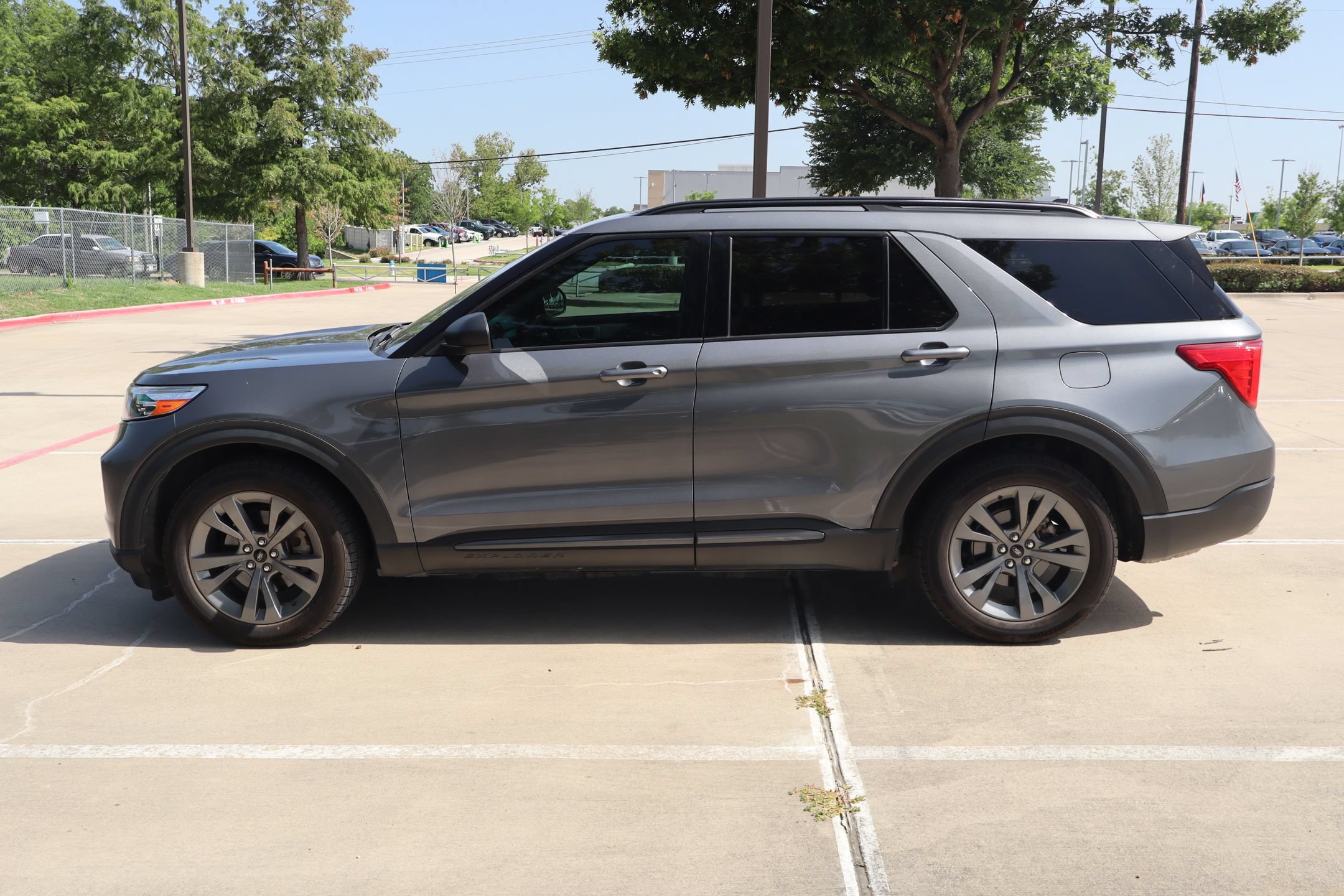 Certified 2021 Ford Explorer XLT w/ Equipment Group 202A RWD image 7