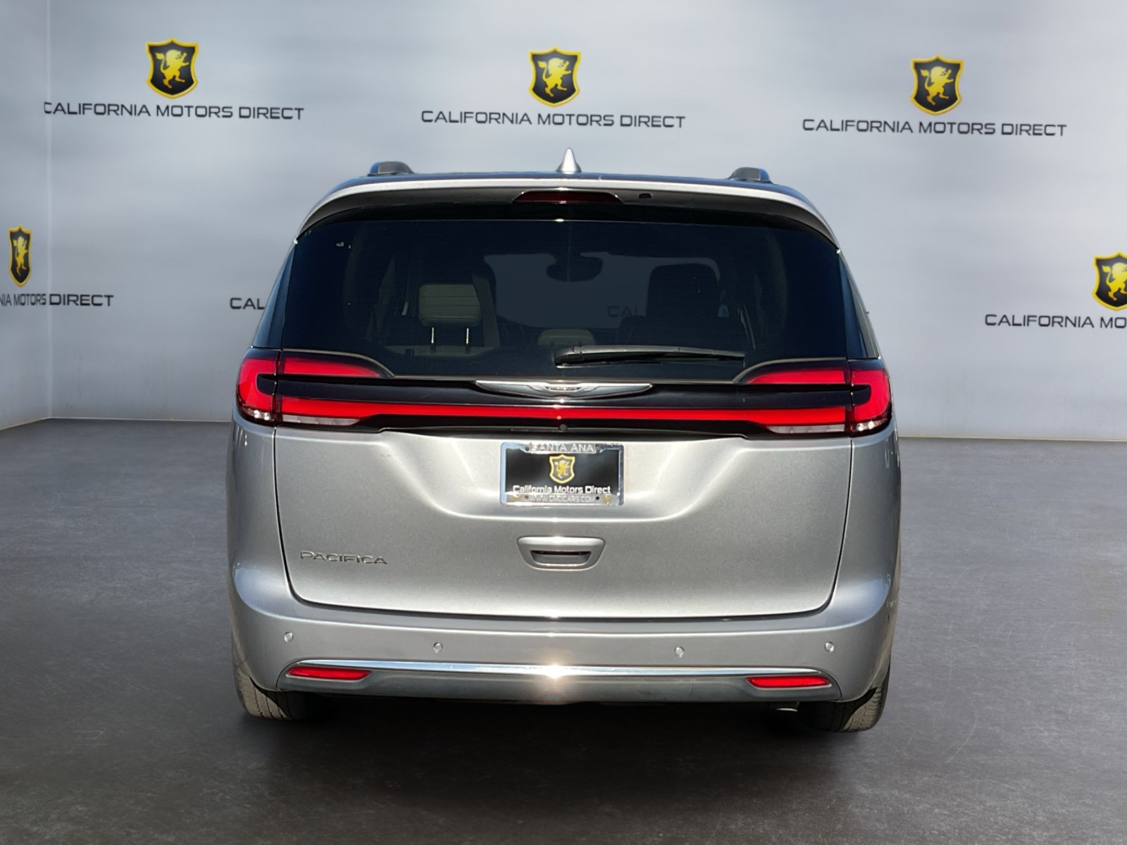 Used 2021 Chrysler Pacifica Touring-L FWD image 6