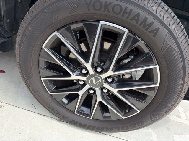 Used 2025 Lexus GX 550 w/ Accessory Package (2T) AWD/4WD image 31