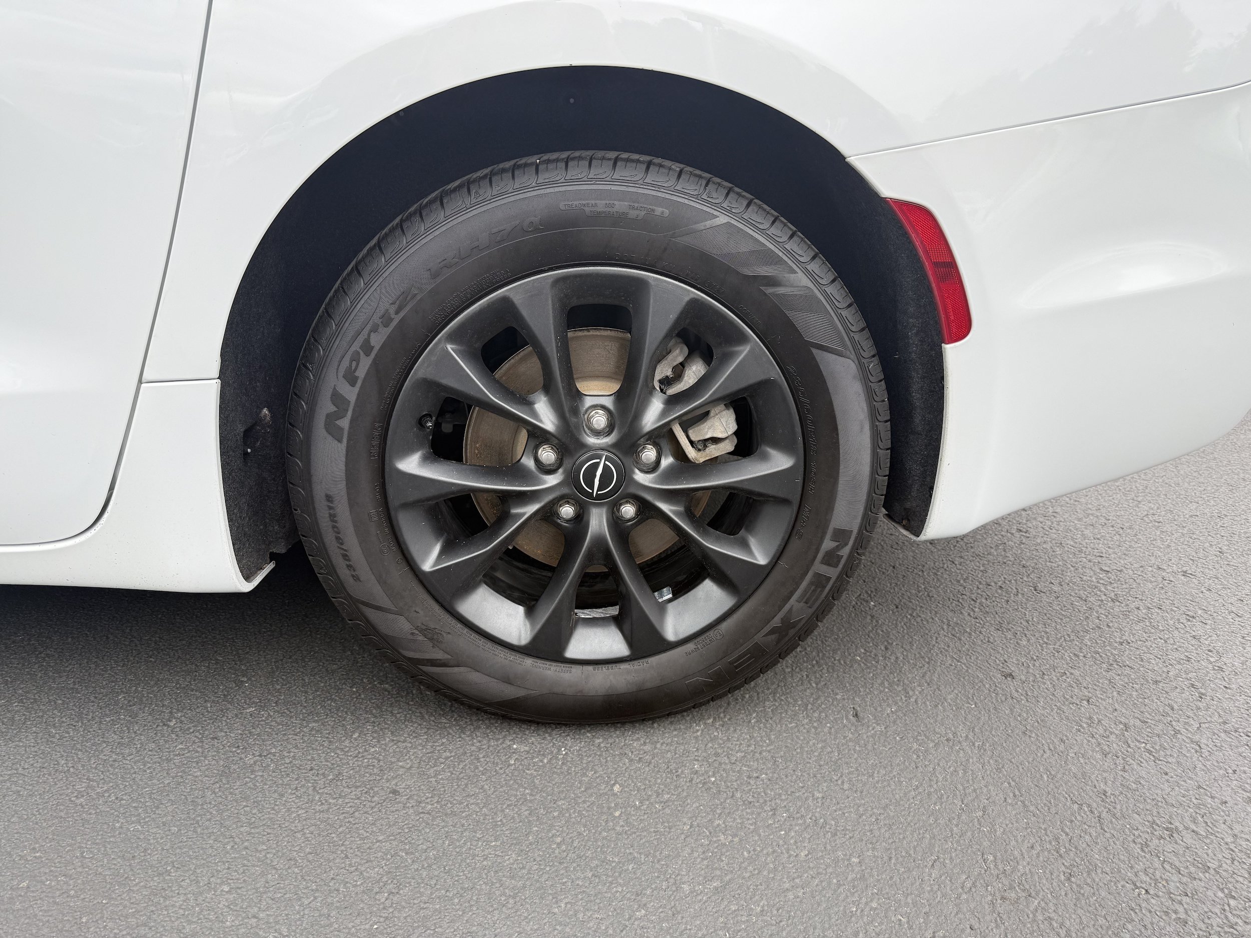 Used 2025 Chrysler Pacifica Select FWD image 9