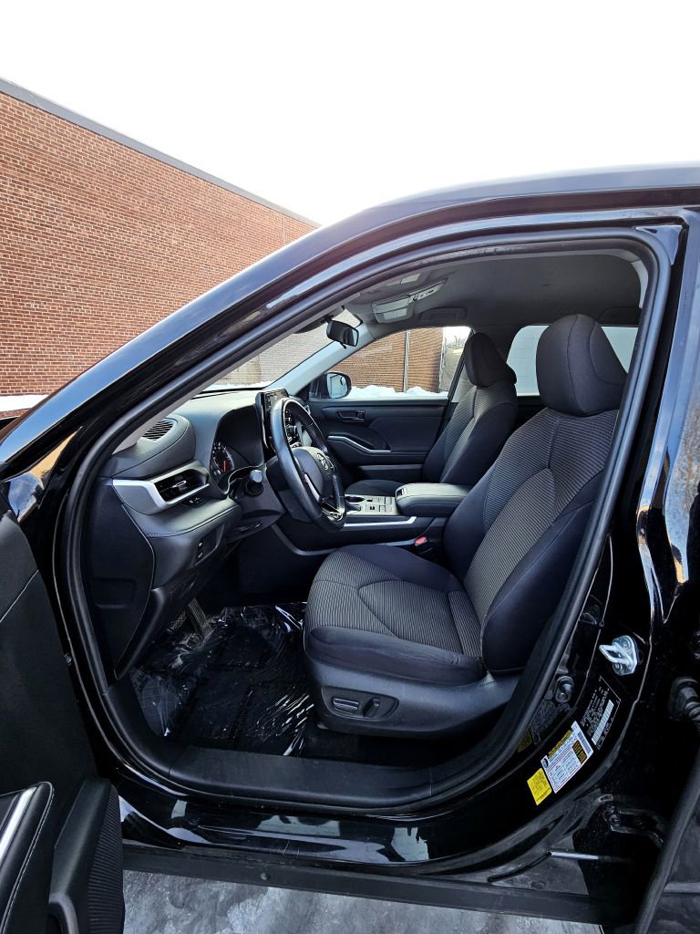 Used 2020 Toyota Highlander LE image 8