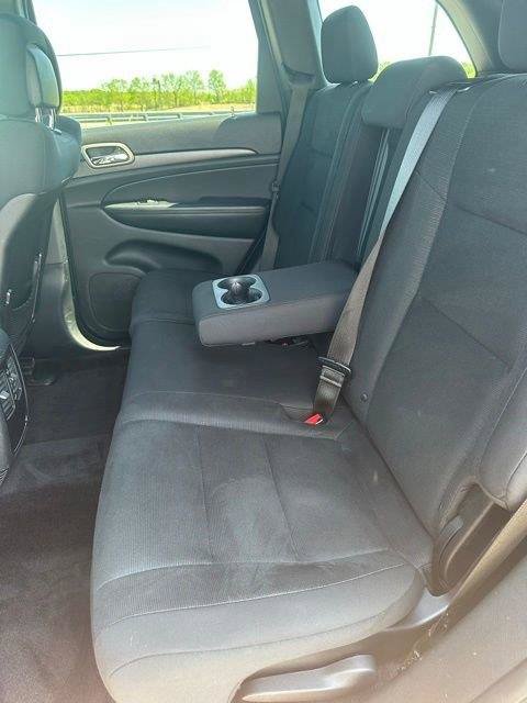 Used 2016 Jeep Grand Cherokee Laredo AWD/4WD image 17