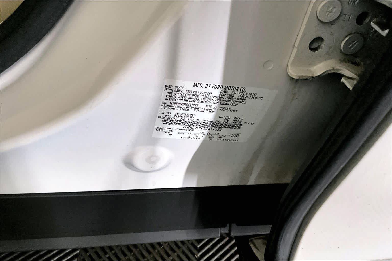 Used 2014 Lincoln MKS AWD w/ Equipment Group 101A image 31