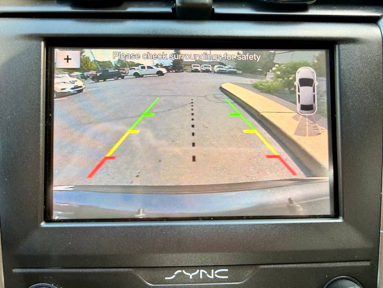 Used 2019 Ford Fusion SE FWD image 12