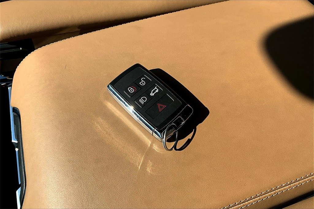 Certified 2025 Land Rover Range Rover Sport SE image 10