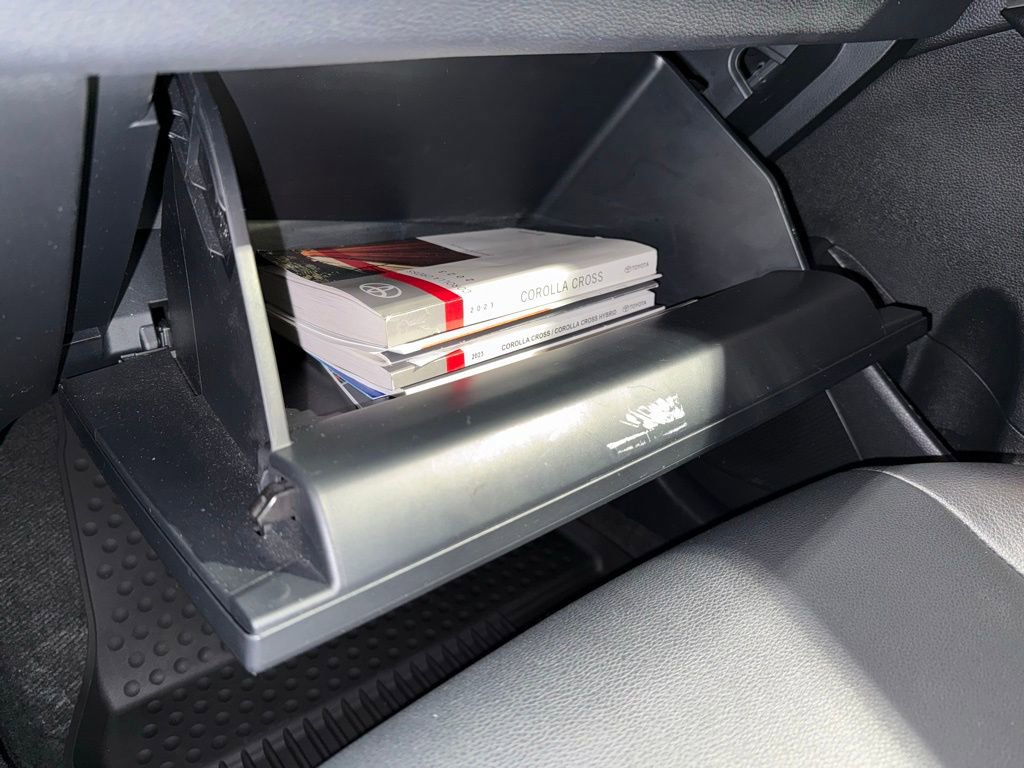 Certified 2023 Toyota Corolla Cross XLE image 29